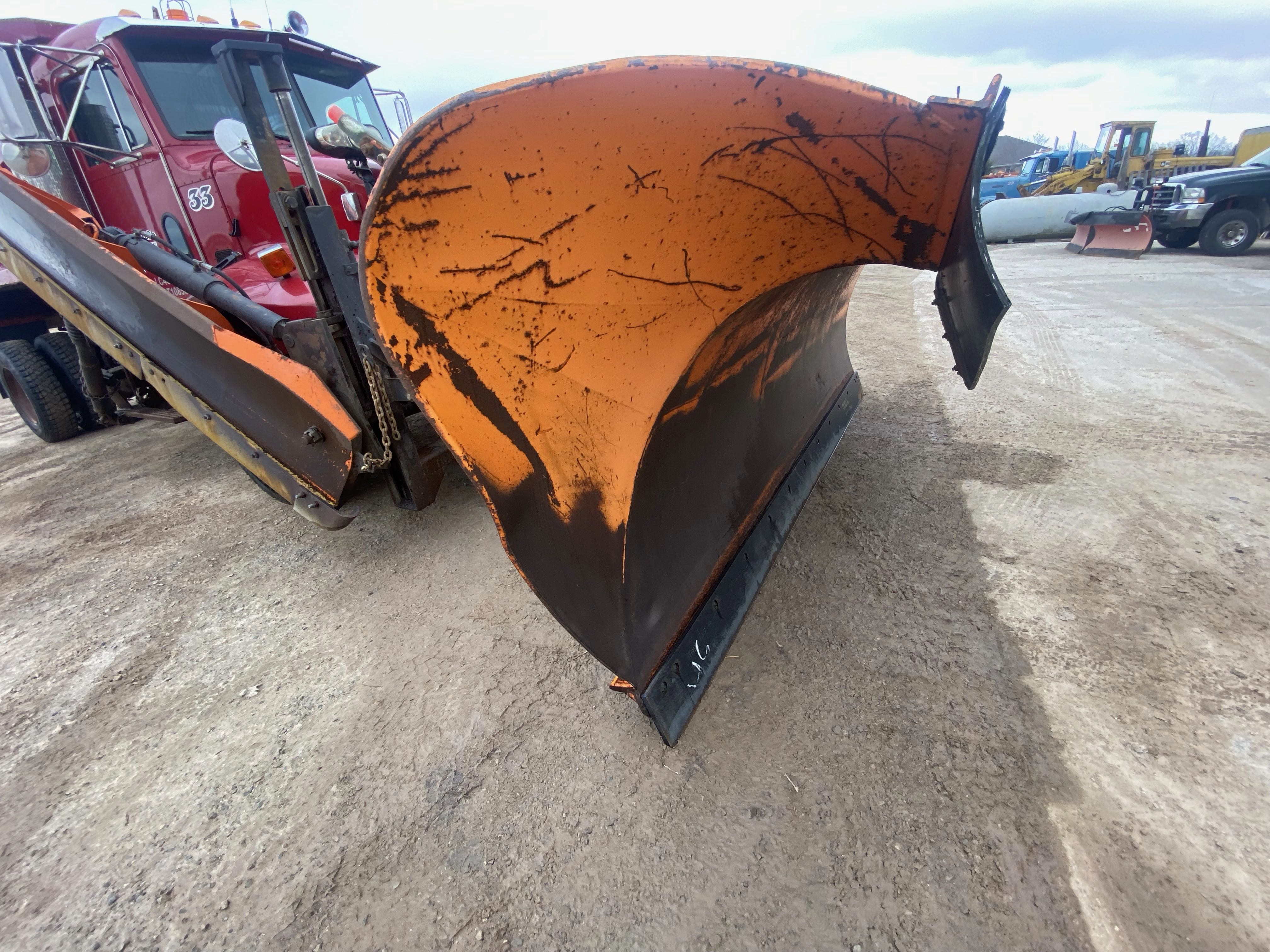 2000 PETERBILT 330 - Image 15